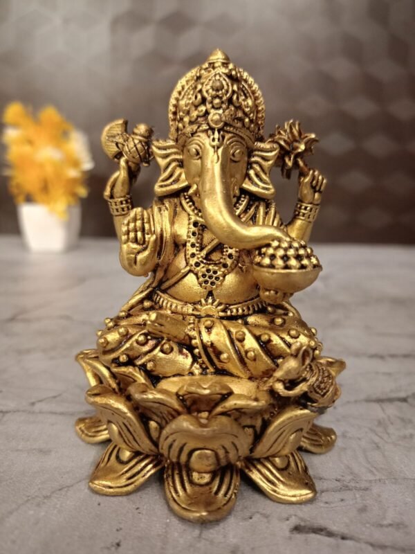 Brass Fine art Ganapathi idol at Wholesale dealer