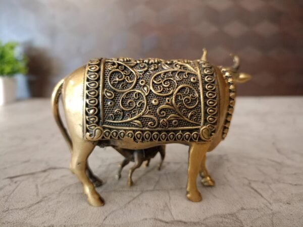 Buy Brass fine art Kamadhenu at Wholesale Market 2.5" Madurai, India - Image 3