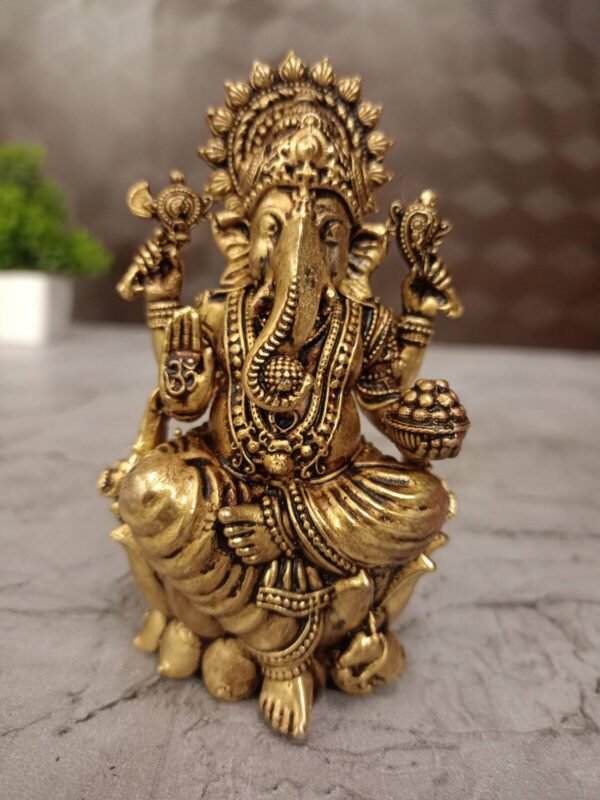 Brass Fine art Vinayakar on Lotus base at Wholesale Market