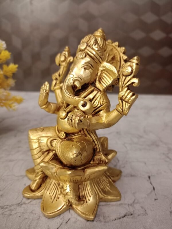 Buy Brass Ganapathi Idol at Wholesale Dealer Price 5.5" Madurai,India - Image 2