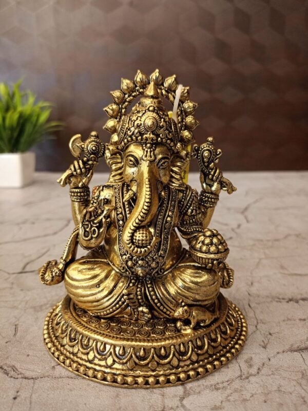 Brass fine art Ganapthy on oval base