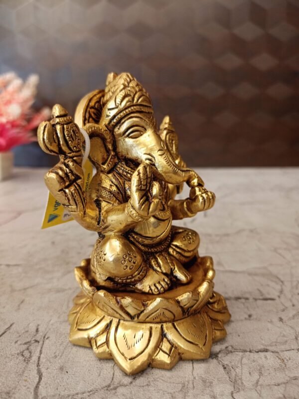 Buy Brass Ganesha Sitting on Lotus Base at Wholesale Price Bangalore,India | 100% Pure Brass Idols Supplier - Image 2