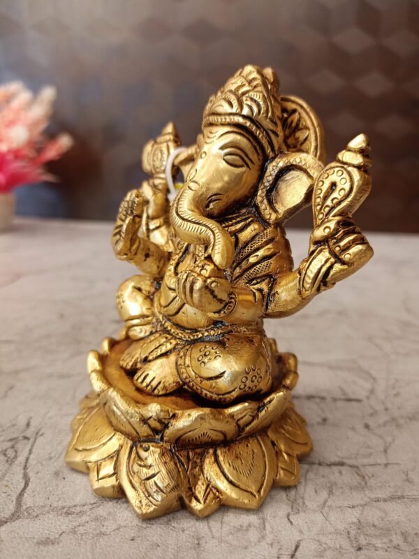 Buy Brass Ganesha Sitting on Lotus Base at Wholesale Price Bangalore,India | 100% Pure Brass Idols Supplier - Image 3