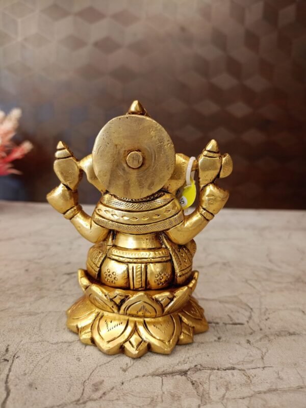 Buy Brass Ganesha Sitting on Lotus Base at Wholesale Price Bangalore,India | 100% Pure Brass Idols Supplier - Image 4