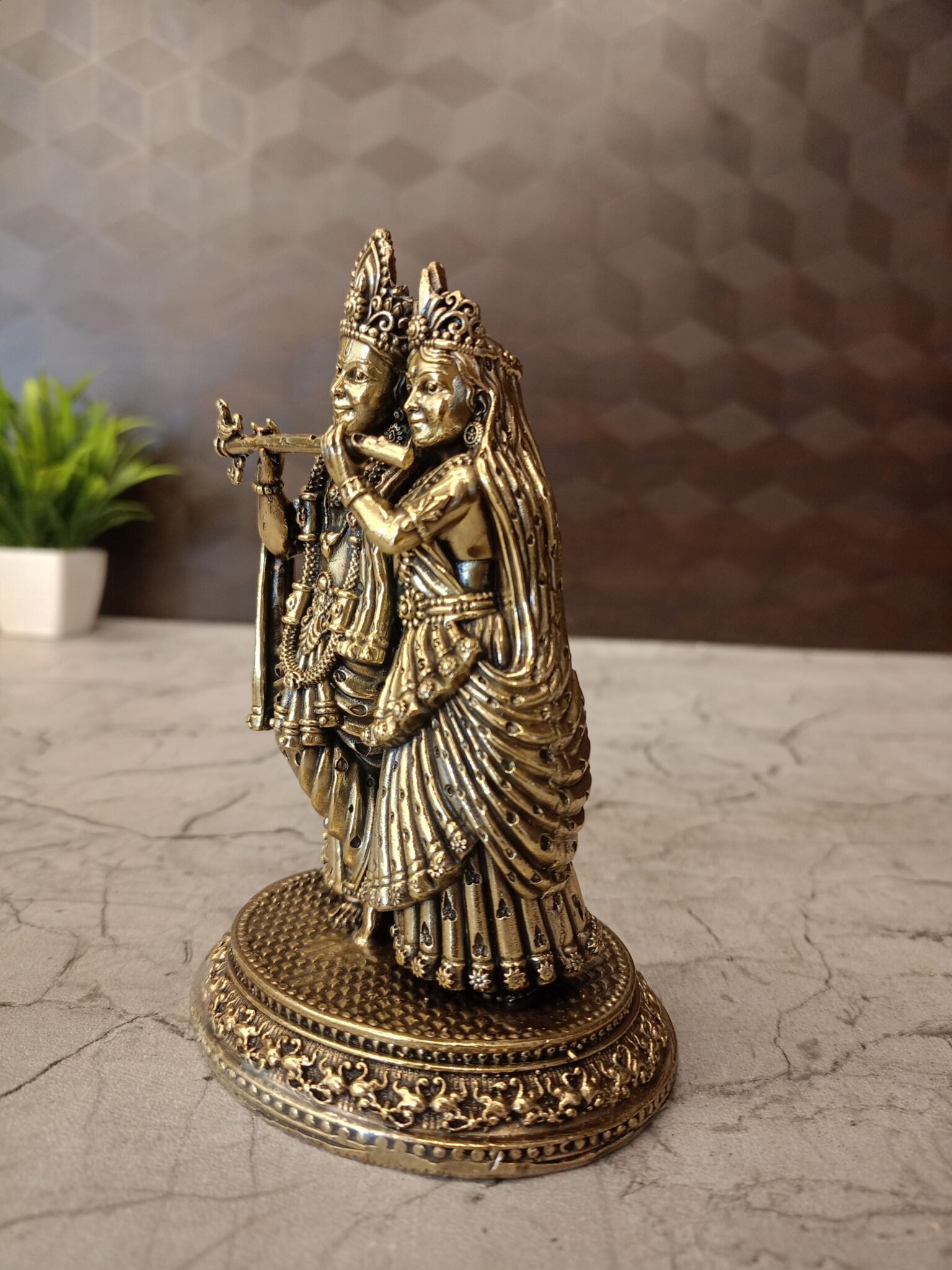 Buy Brass Fine Art Radha Krishna Idol Antique Finish Handicraft at Wholesale Price Palaghat, India | 100% Pure Brass Idols Manufacturer and Dealer, Kerala - Image 3