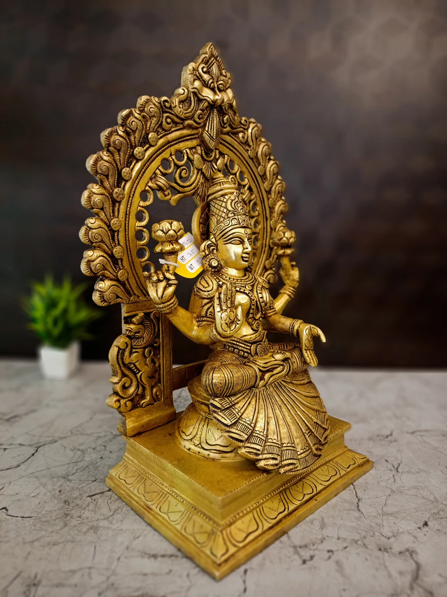 Brass Lakshmi Idol With Well Design Arch at Wholesale price Chennai, India | 100% Pure Brass Idols Supplier - Image 2