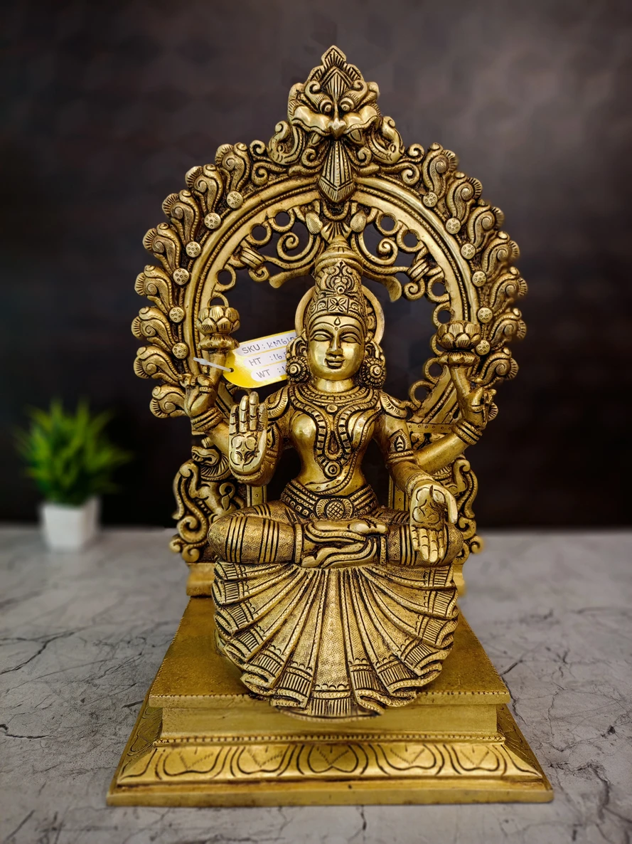 Brass Lakshmi Idol With Well Design Arch at Wholesale price Chennai, India | 100% Pure Brass Idols Supplier - Image 5