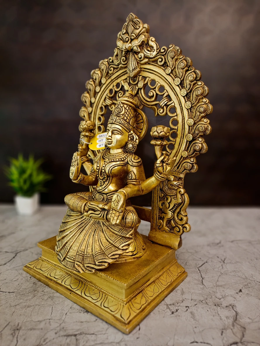 Brass Lakshmi Idol With Well Design Arch at Wholesale price Chennai, India | 100% Pure Brass Idols Supplier - Image 3