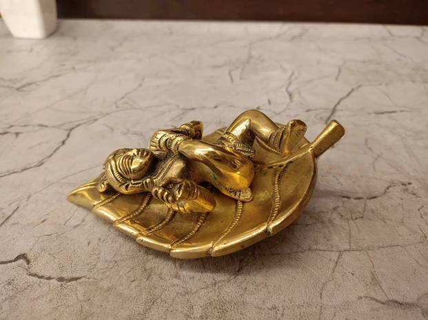 Antique Finish Brass Leaf Krishna Idol 6 Inch – Elegant Lord Krishna Statue for Home Temple & Spiritual Décor - Image 5
