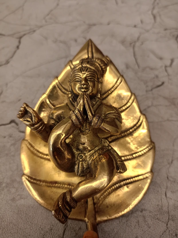 Antique Finish Brass Leaf Krishna Idol 6 Inch – Elegant Lord Krishna Statue for Home Temple & Spiritual Décor - Image 2