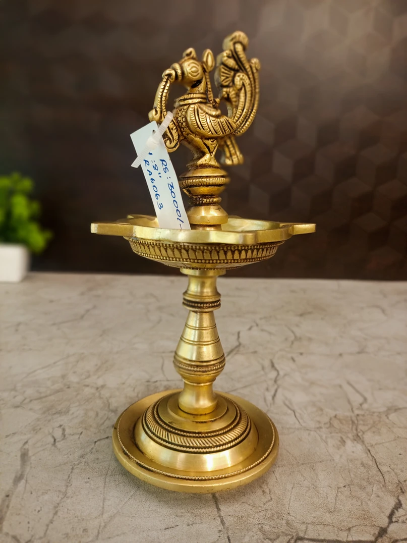 Brass Five Face Anna Kuthuvilakku 8″ - Image 3